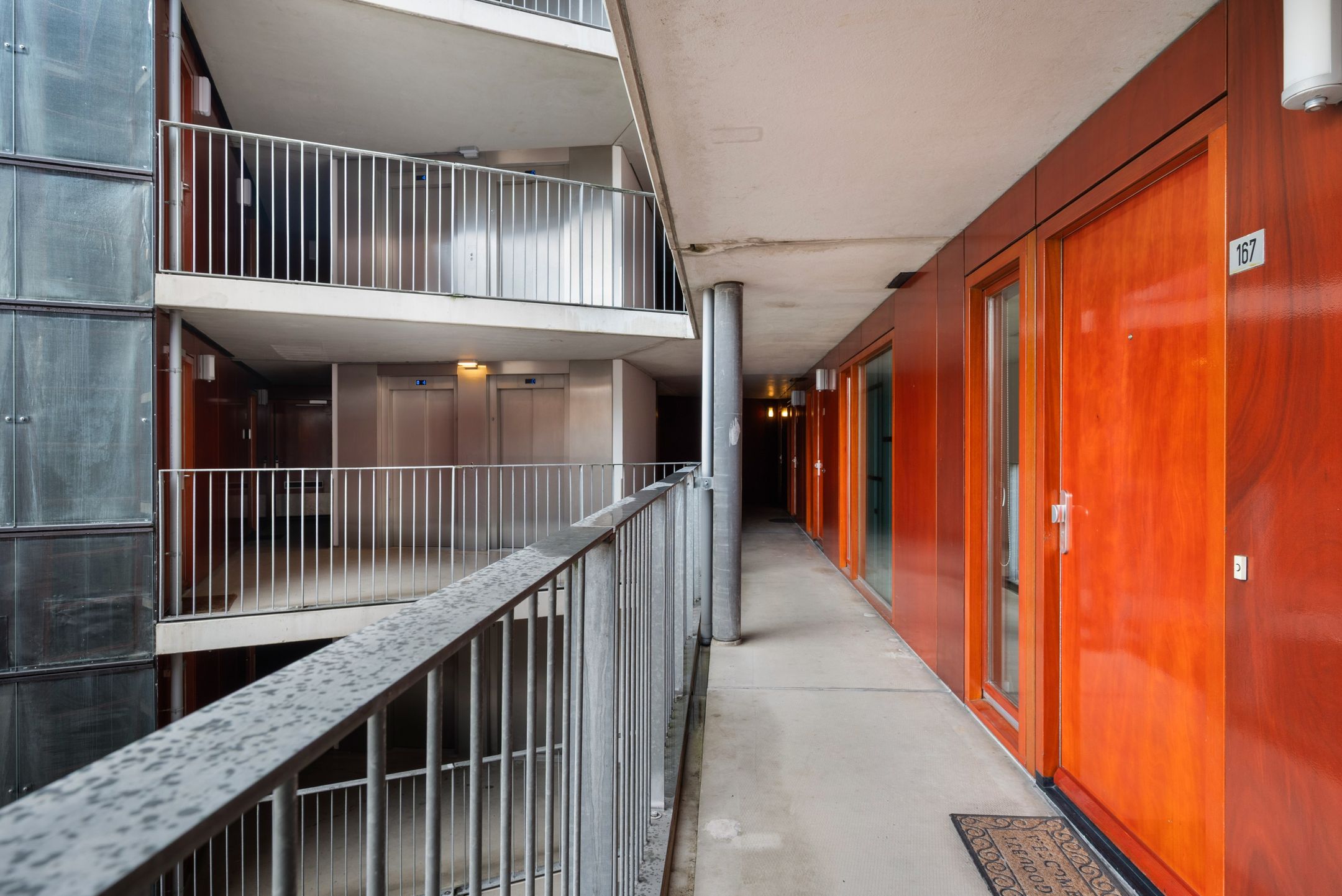 Luxury Apartment in Rotterdam City Center with Panoramic Views — 39