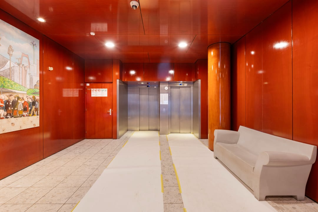 Luxury Apartment in Rotterdam City Center with Panoramic Views — 43