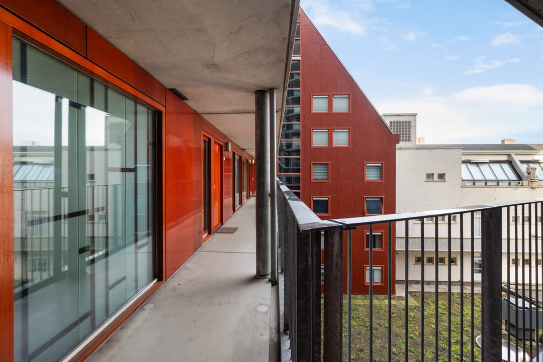 Luxury Apartment in Rotterdam City Center with Panoramic Views — 41