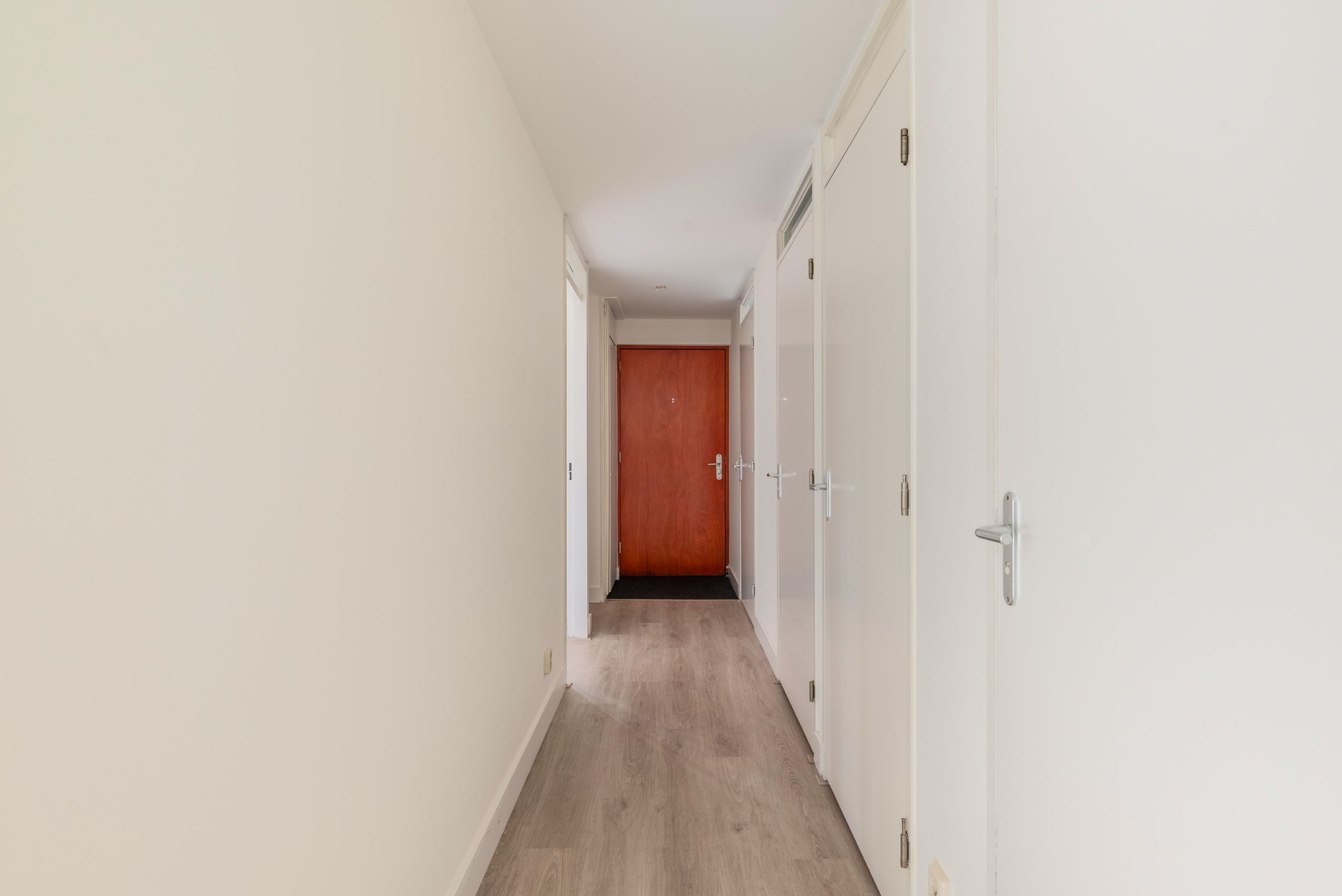 Luxury Apartment in Rotterdam City Center with Panoramic Views — 36