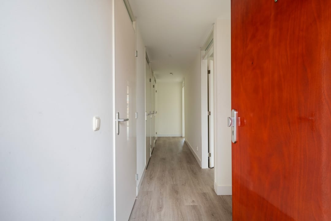 Luxury Apartment in Rotterdam City Center with Panoramic Views — 38