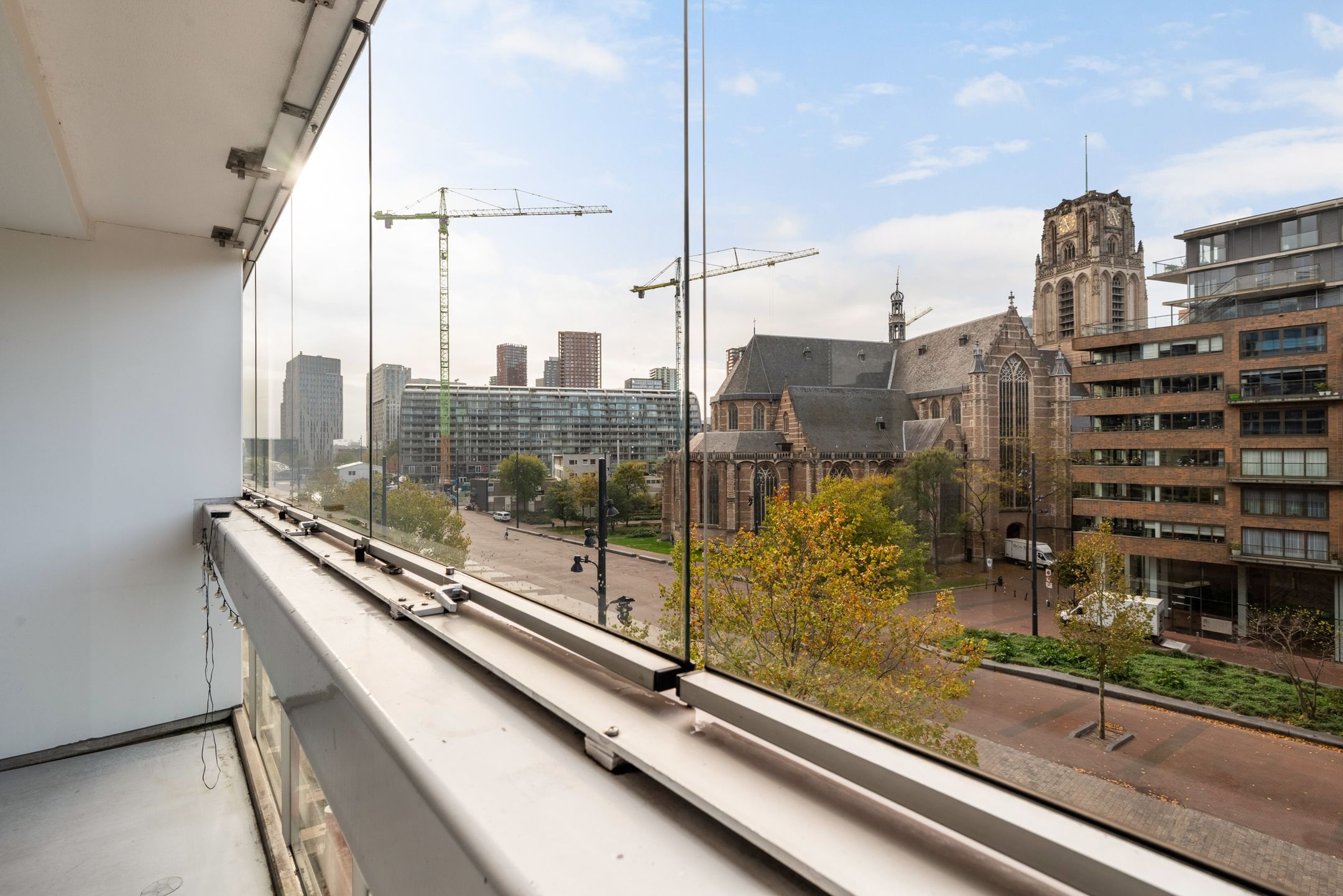 Luxury Apartment in Rotterdam City Center with Panoramic Views — 34