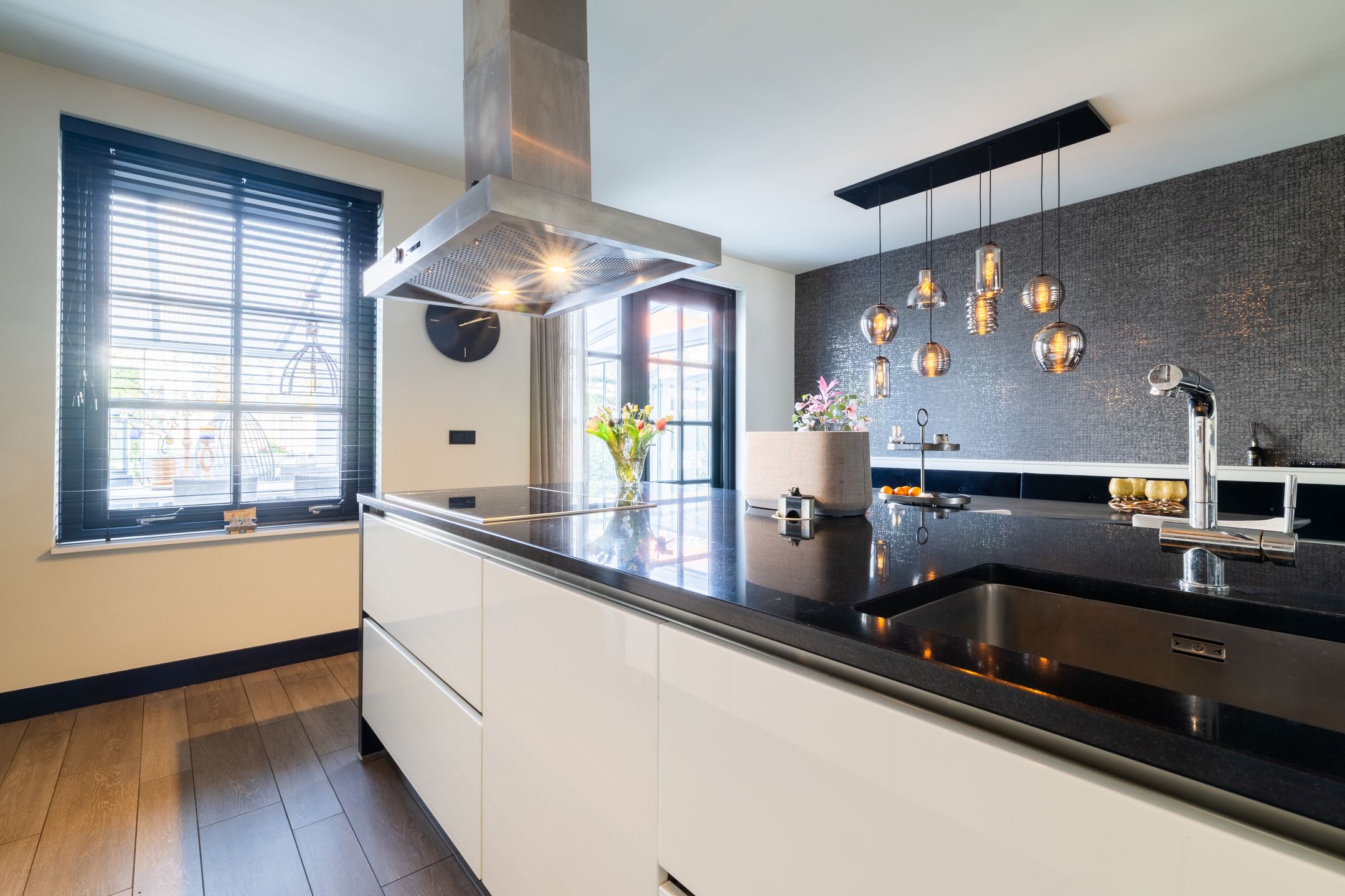 Sustainable Luxury Family Home with Jacuzzi and Solar Energy — 21