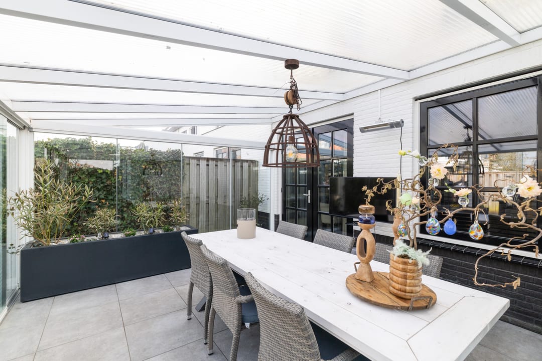 Sustainable Luxury Family Home with Jacuzzi and Solar Energy — 53