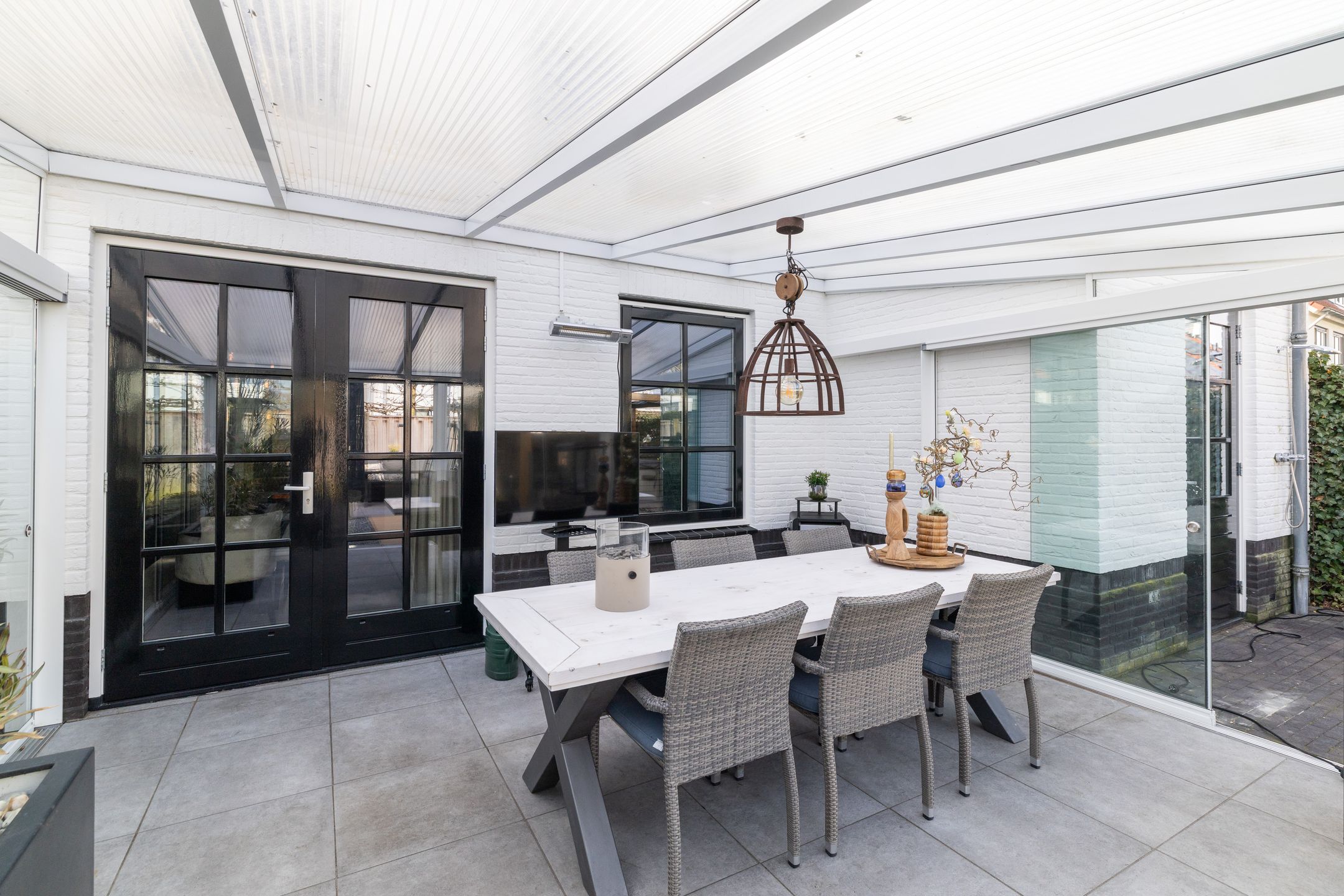 Sustainable Luxury Family Home with Jacuzzi and Solar Energy — 54