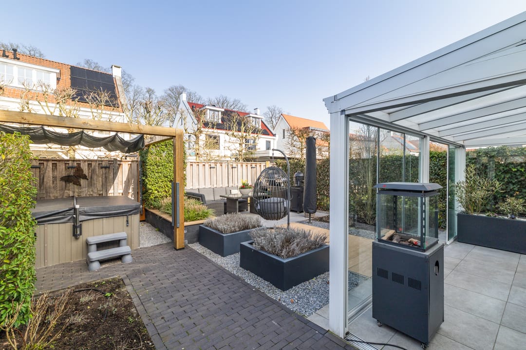 Sustainable Luxury Family Home with Jacuzzi and Solar Energy — 56