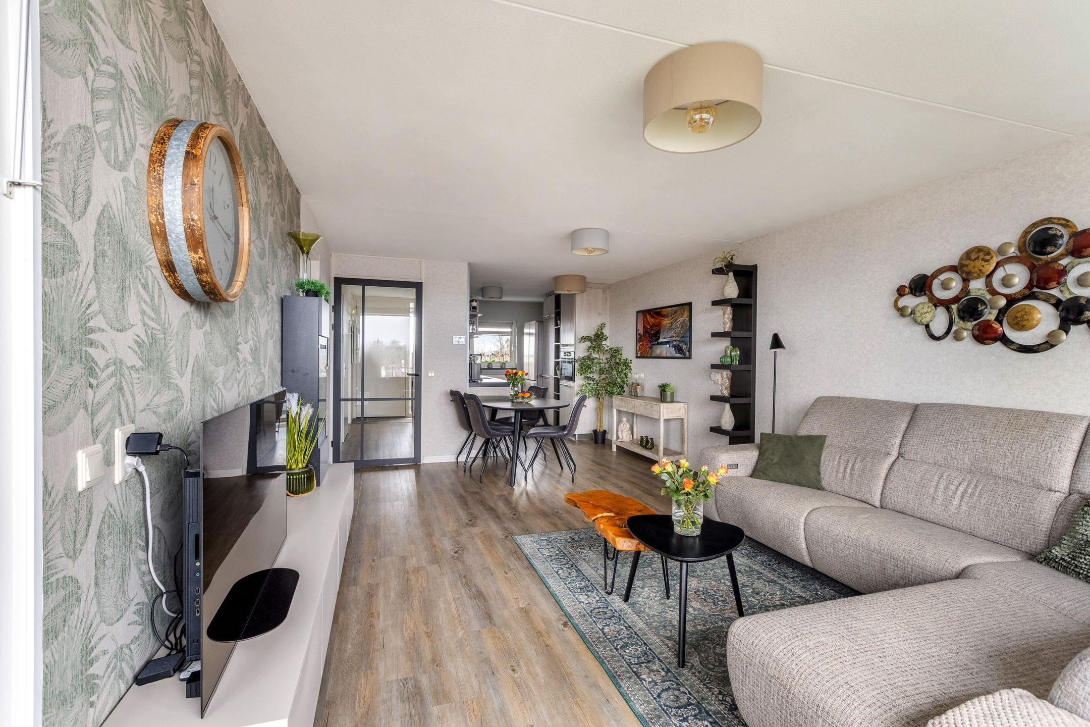 Modern 3-Room Apartment with South-Facing Balcony near City Center — 12