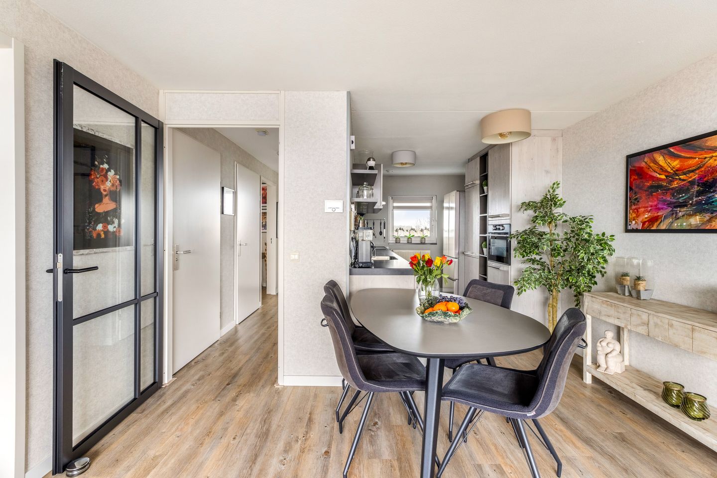 Modern 3-Room Apartment with South-Facing Balcony near City Center — 14