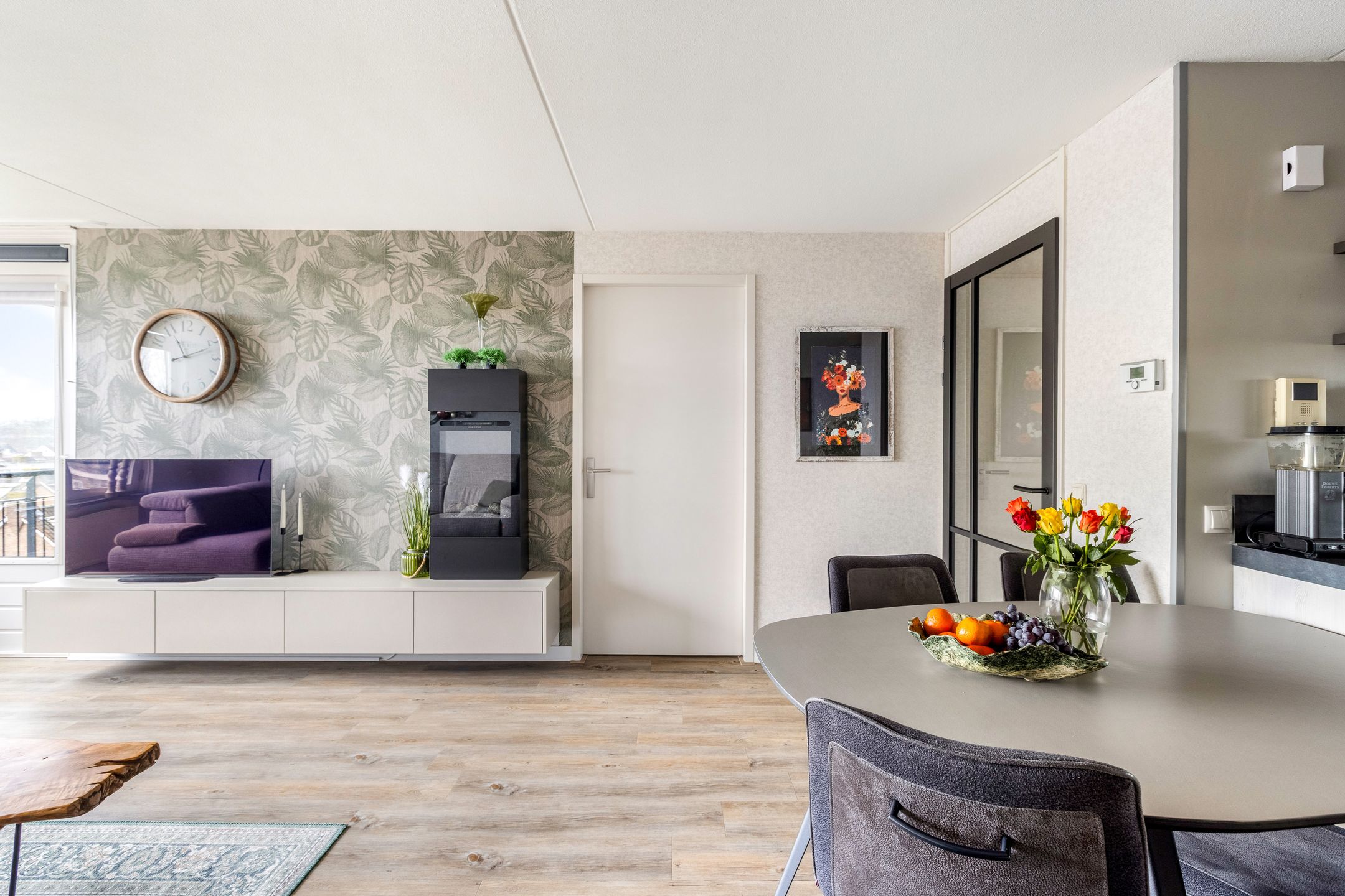Modern 3-Room Apartment with South-Facing Balcony near City Center — 15
