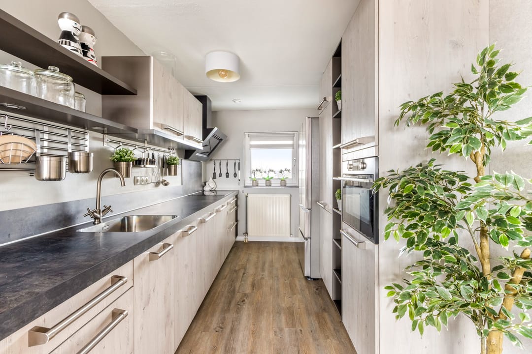 Modern 3-Room Apartment with South-Facing Balcony near City Center — 16