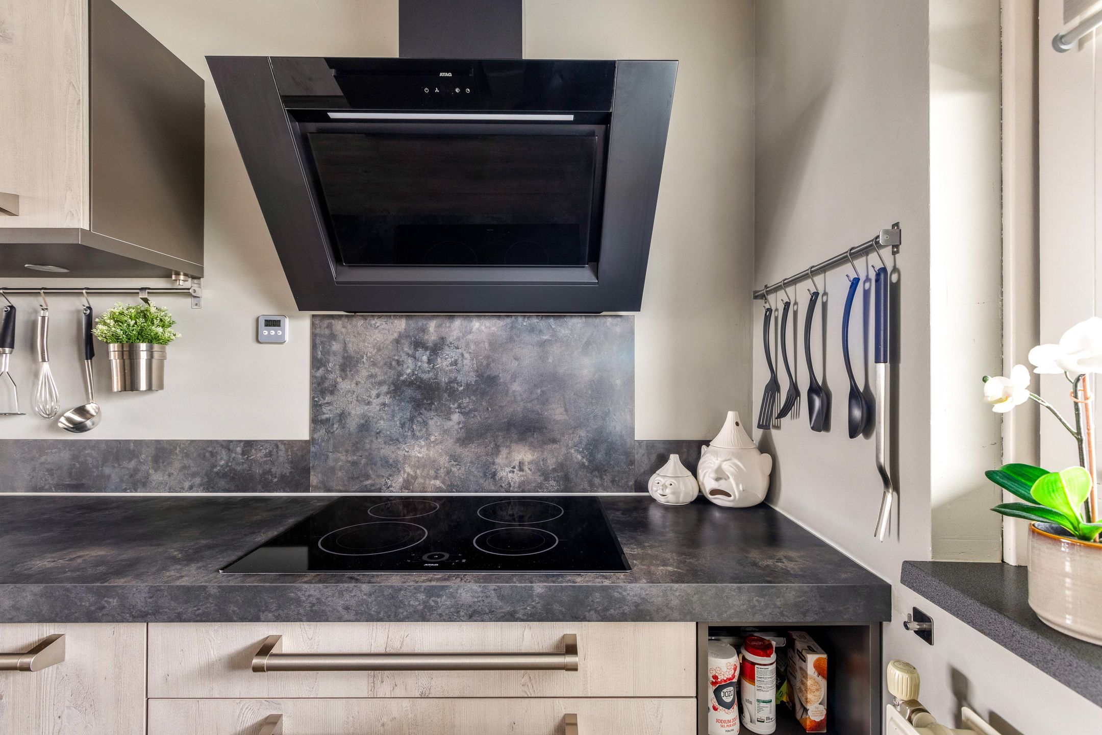 Modern 3-Room Apartment with South-Facing Balcony near City Center — 18