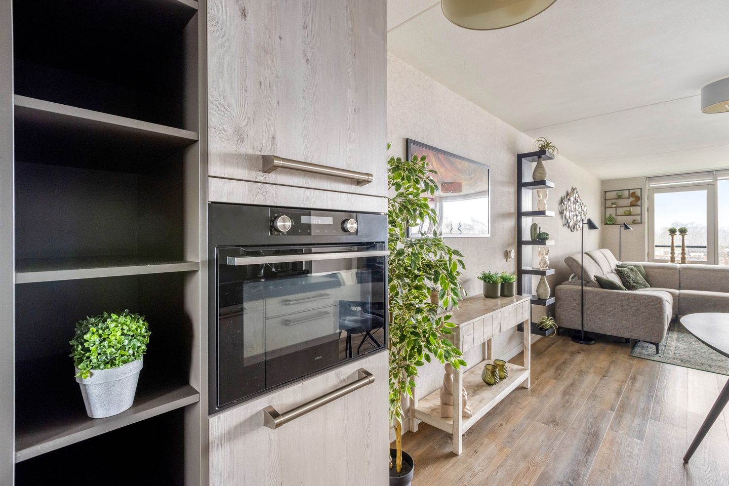 Modern 3-Room Apartment with South-Facing Balcony near City Center — 19