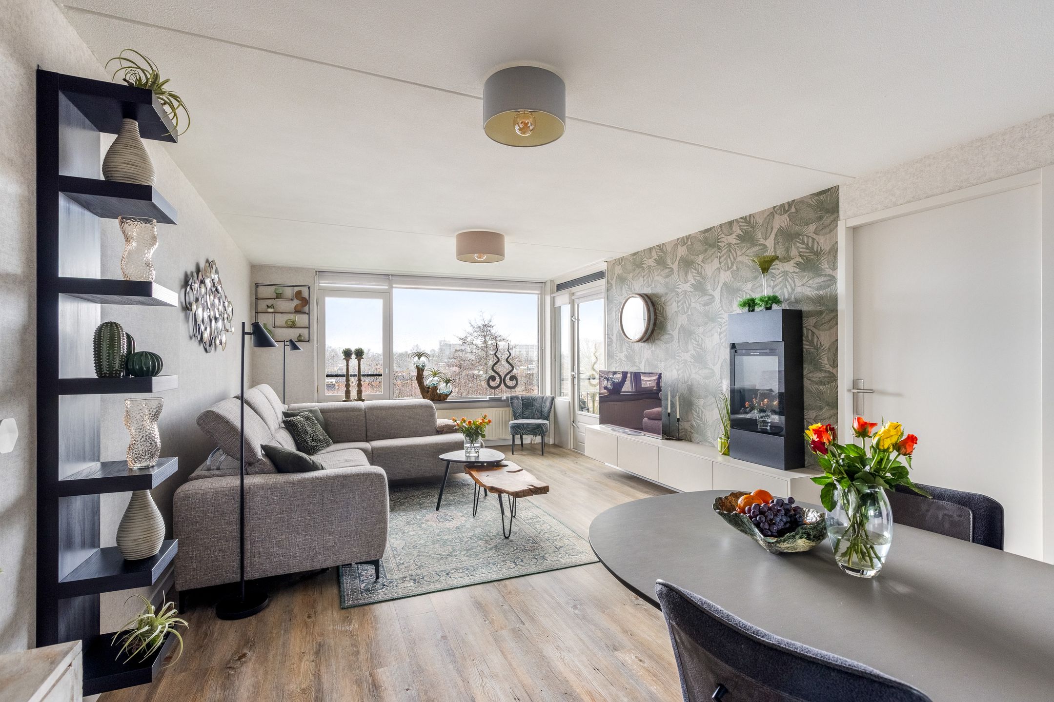 Modern 3-Room Apartment with South-Facing Balcony near City Center — 21