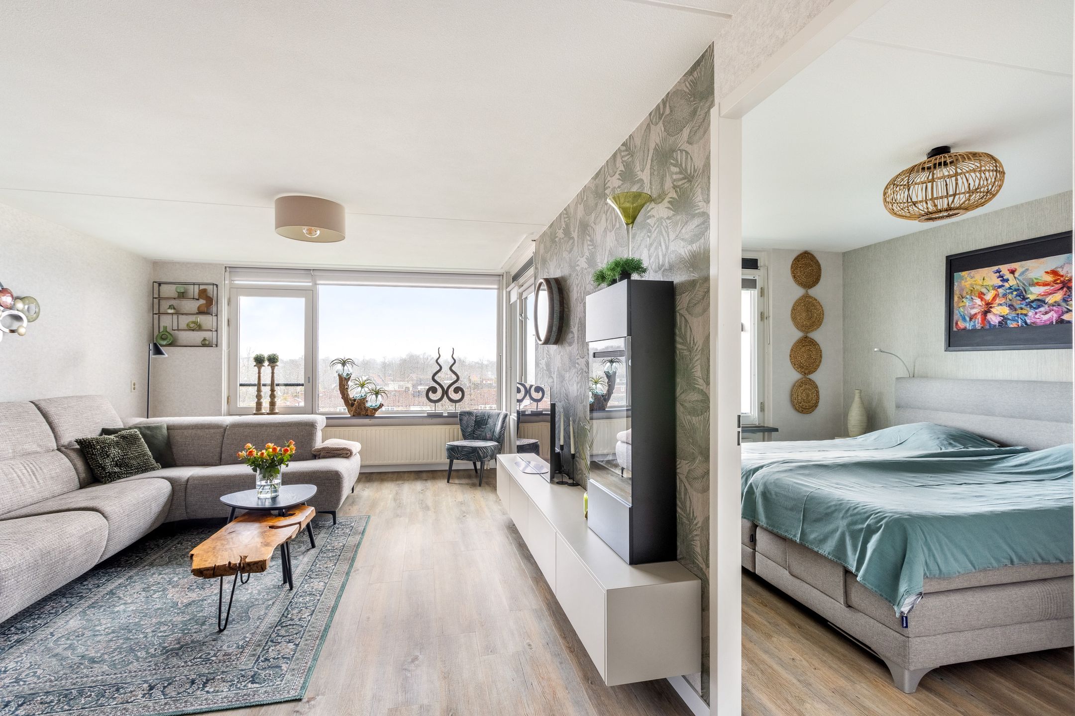 Modern 3-Room Apartment with South-Facing Balcony near City Center — 24