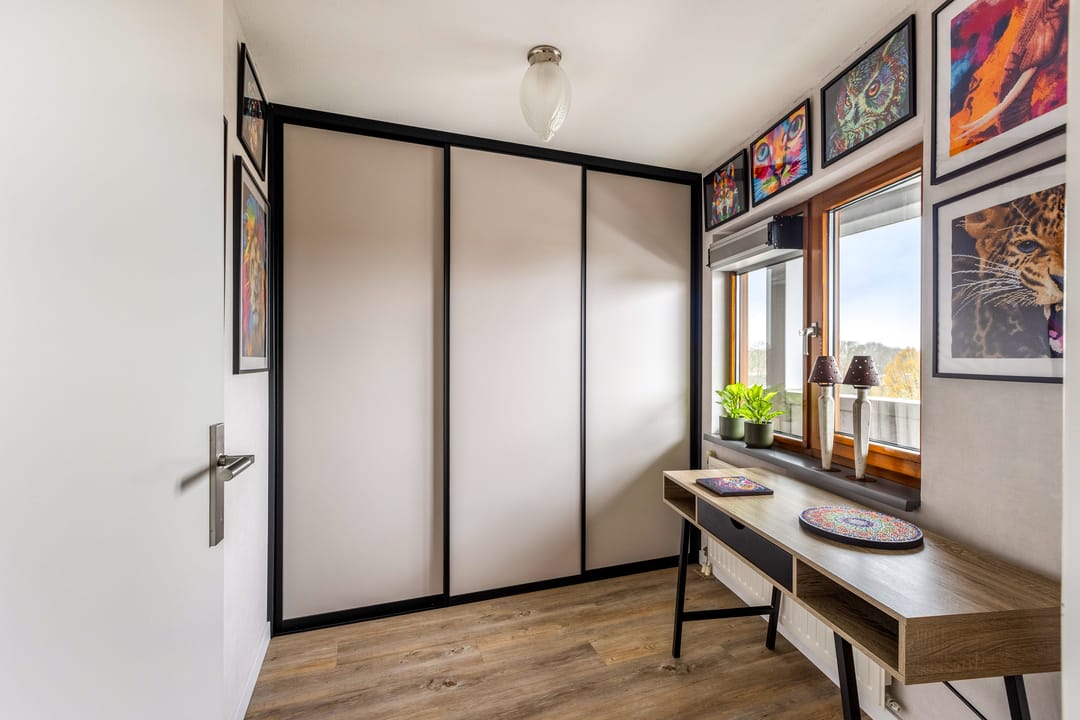Modern 3-Room Apartment with South-Facing Balcony near City Center — 28