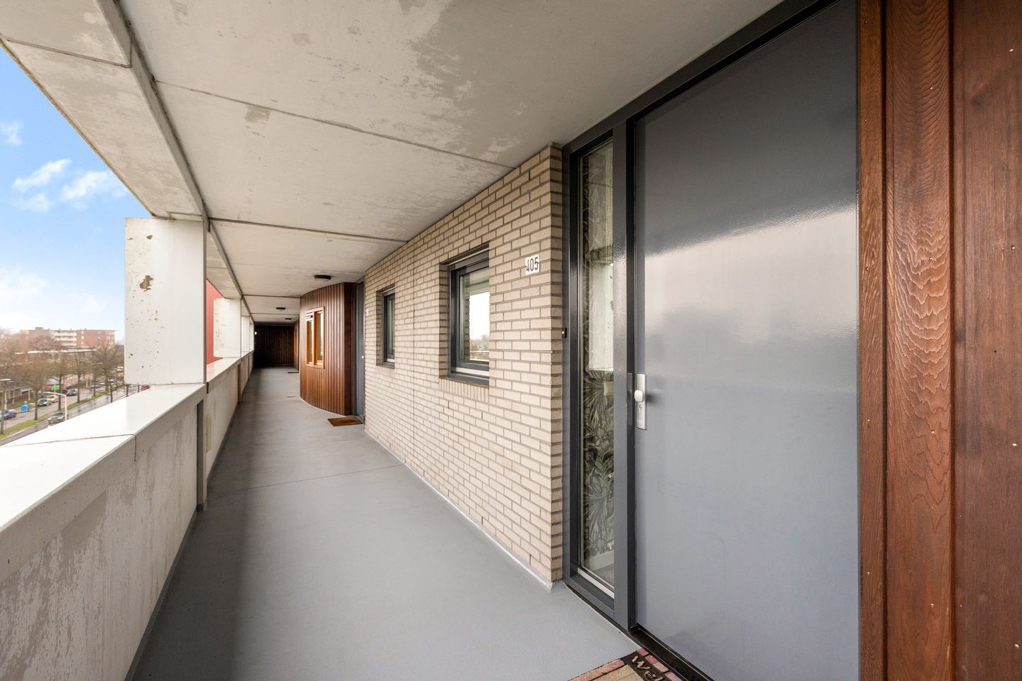 Modern 3-Room Apartment with South-Facing Balcony near City Center — 34