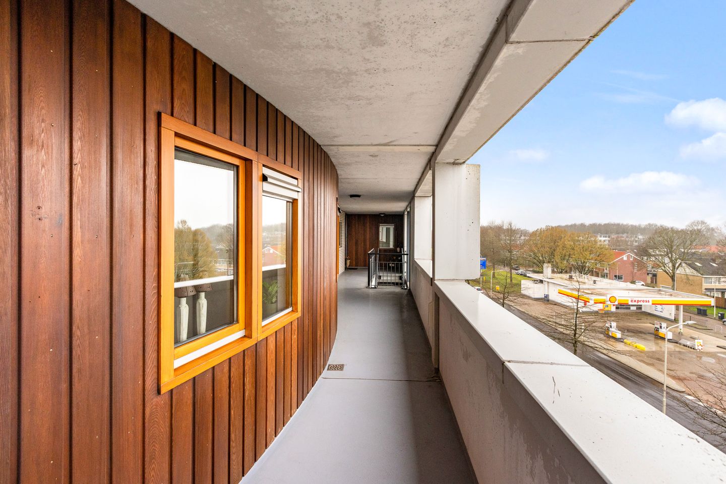 Modern 3-Room Apartment with South-Facing Balcony near City Center — 35