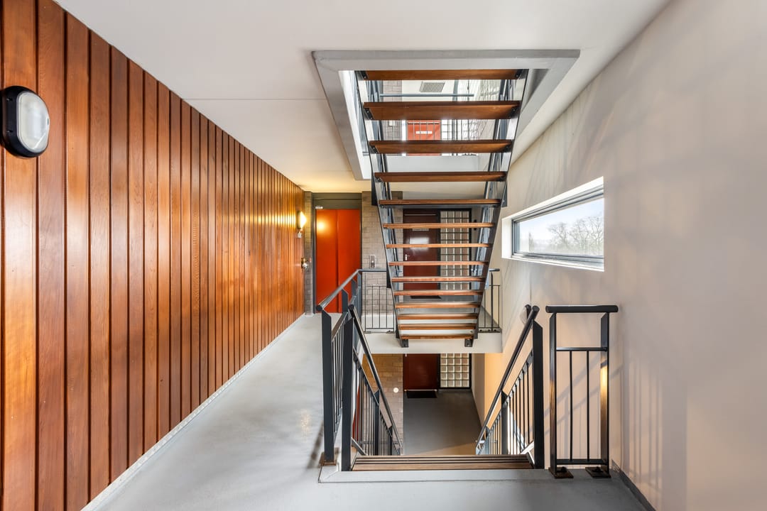 Modern 3-Room Apartment with South-Facing Balcony near City Center — 38