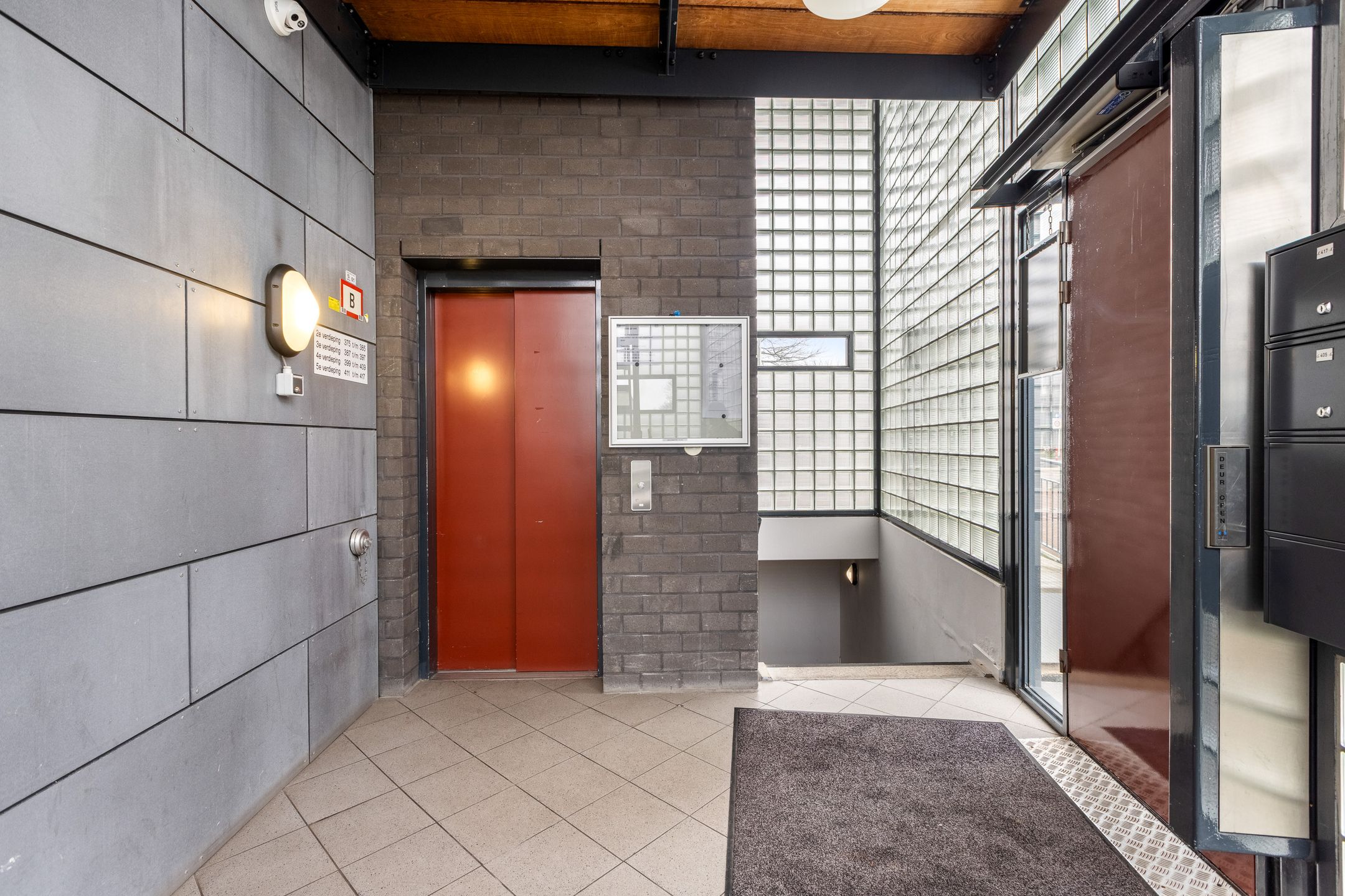 Modern 3-Room Apartment with South-Facing Balcony near City Center — 39