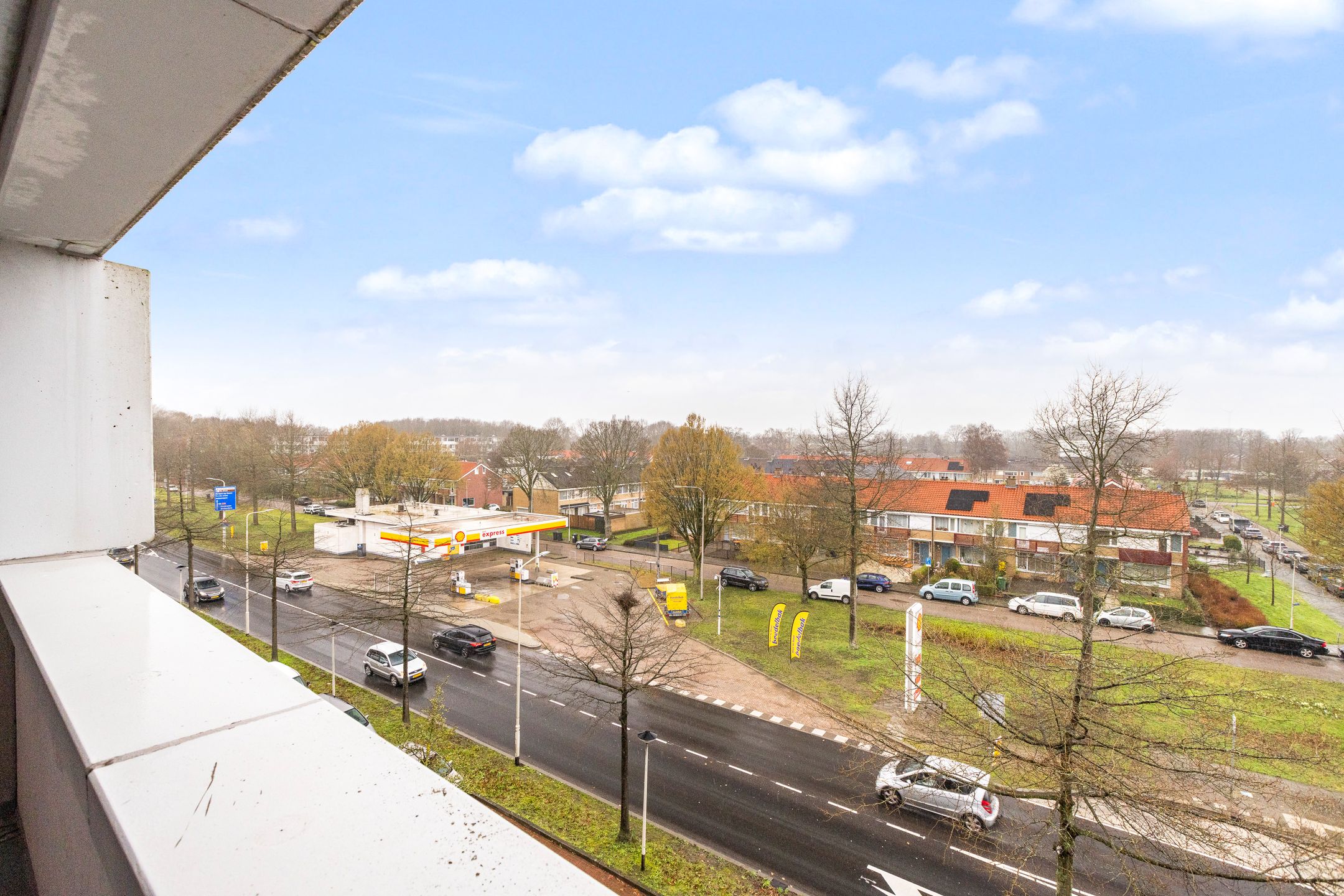Modern 3-Room Apartment with South-Facing Balcony near City Center — 36