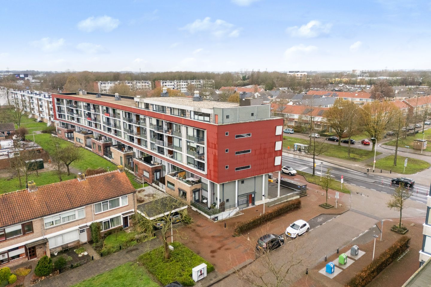 Modern 3-Room Apartment with South-Facing Balcony near City Center — 49