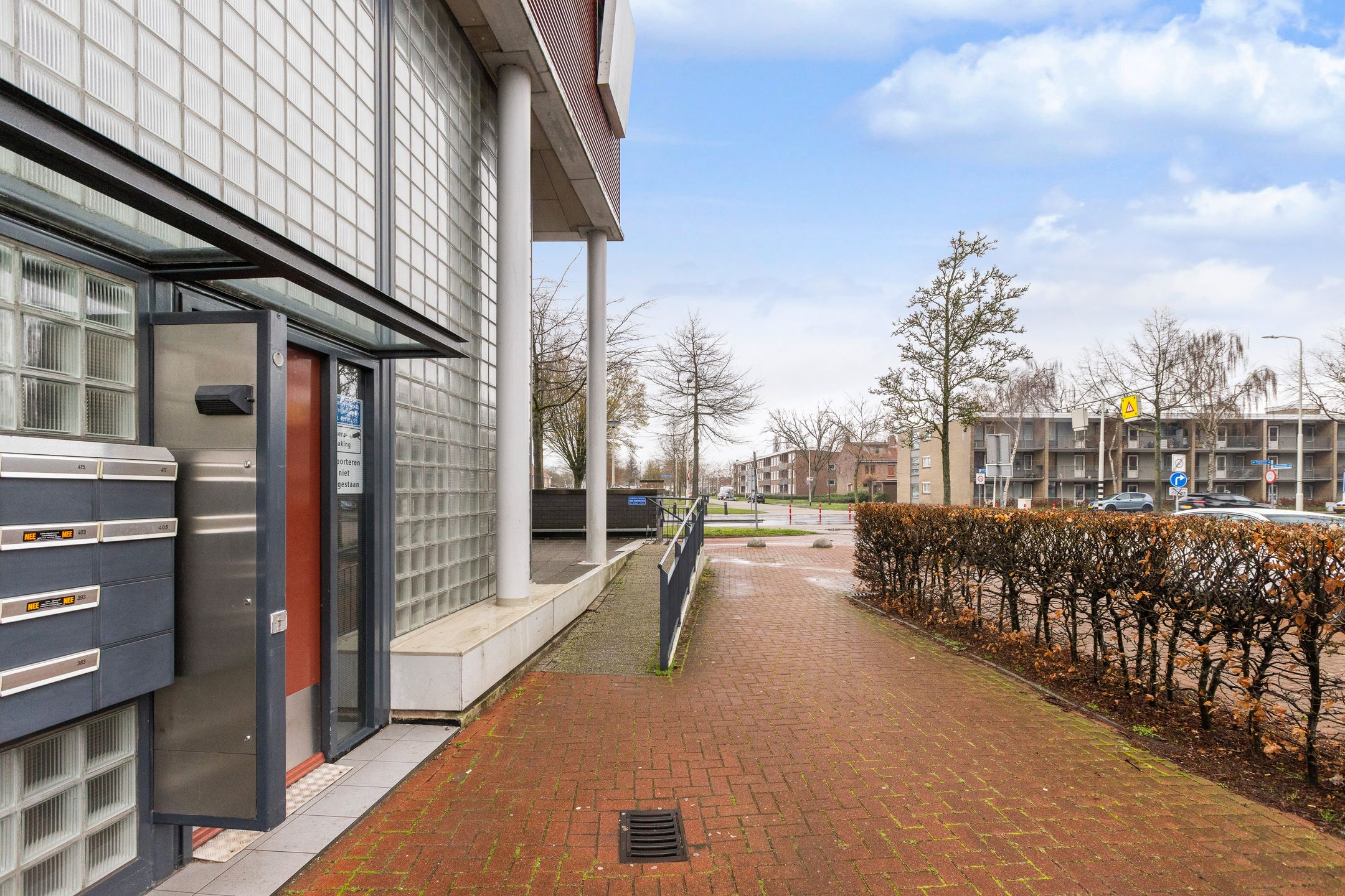 Modern 3-Room Apartment with South-Facing Balcony near City Center — 42