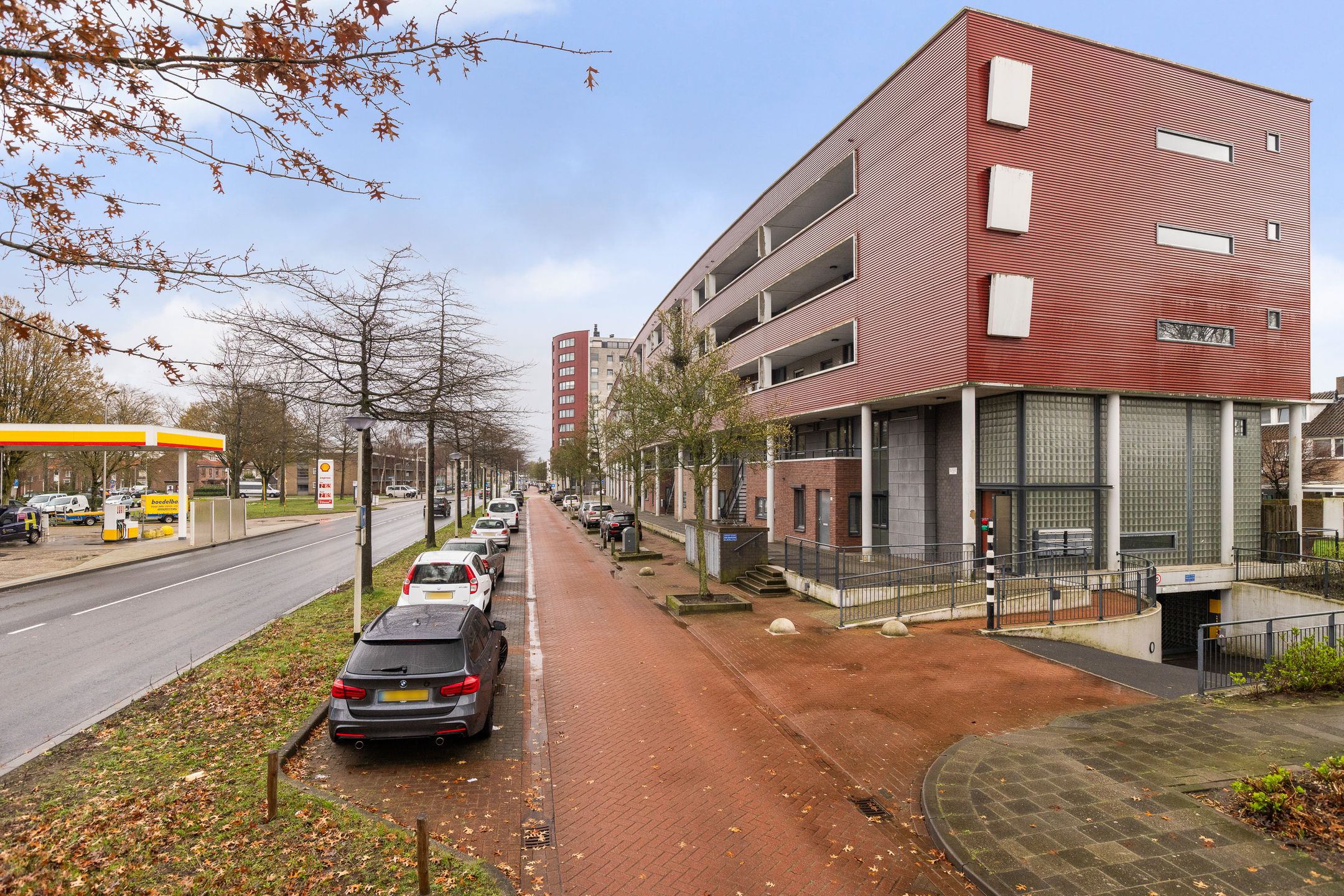 Modern 3-Room Apartment with South-Facing Balcony near City Center — 44