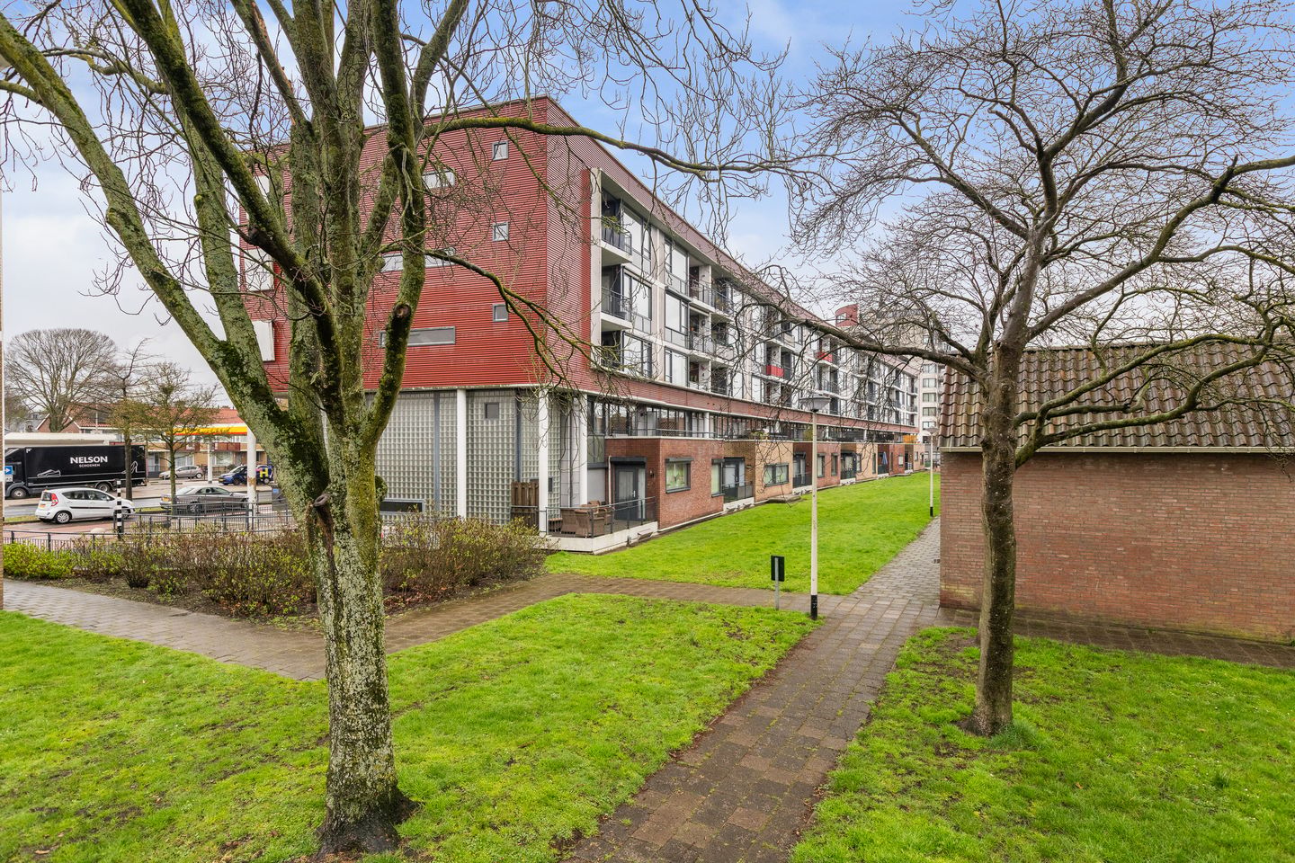 Modern 3-Room Apartment with South-Facing Balcony near City Center — 48