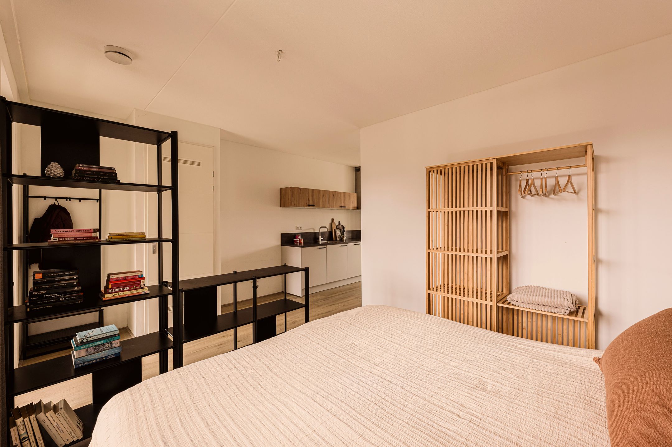 Modern and Sustainable Move-in Ready Apartment in Haarlem — 14