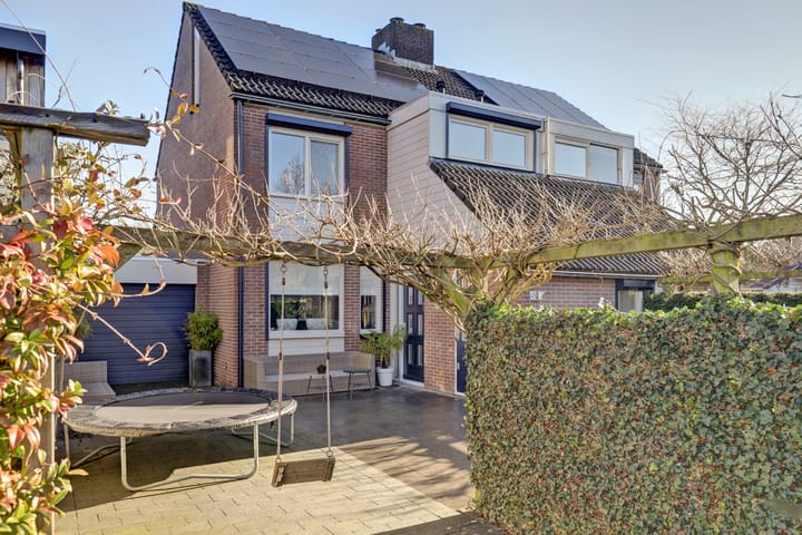 Foto 3 van Van Limburg Stirumstraat 45