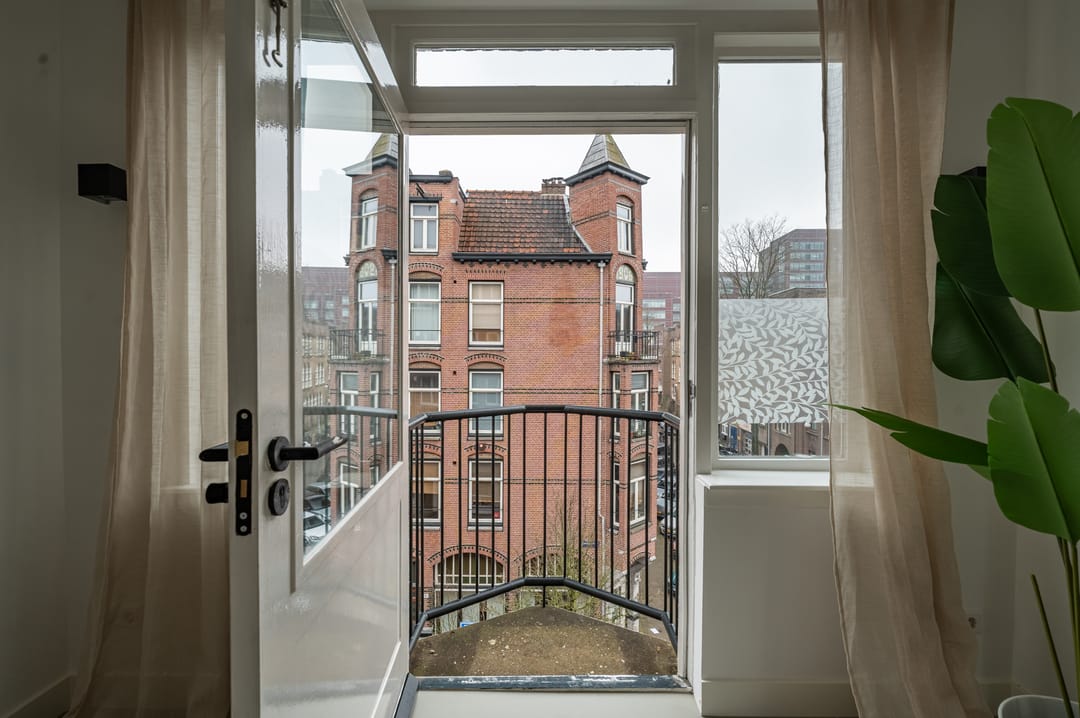 Modern Double Upper House with Large Roof Terrace in Oosterparkbuurt — 22