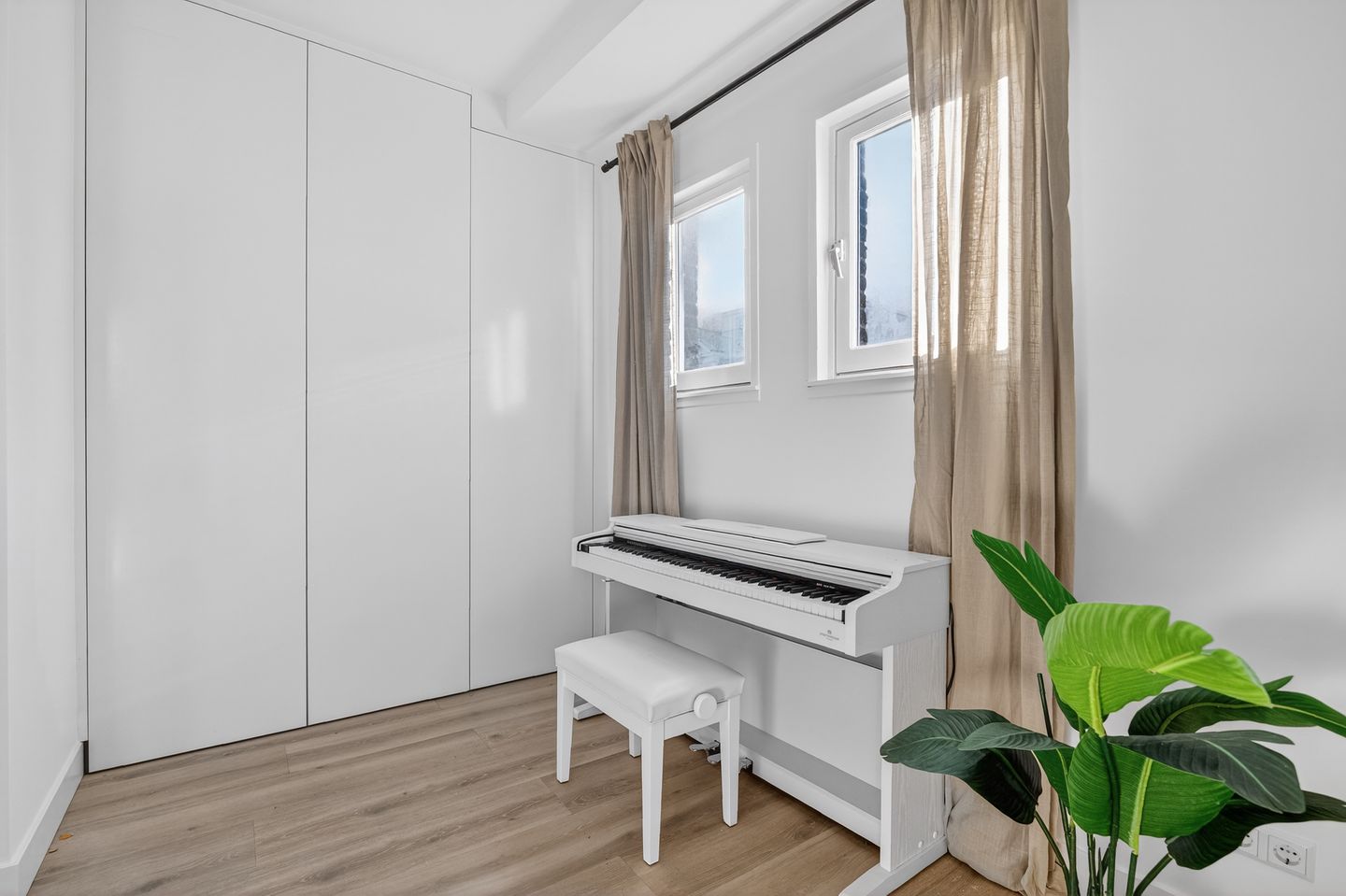 Modern Double Upper House with Large Roof Terrace in Oosterparkbuurt — 37