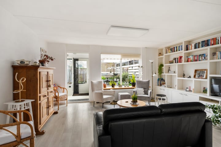 Photo 4 of Henriëtte Roland Holst-erf 49