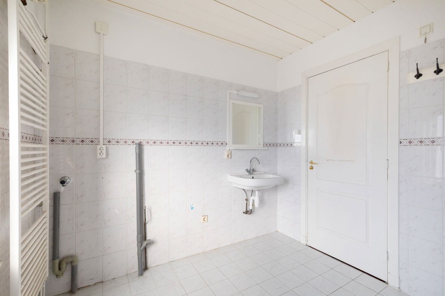 Spacious ground floor apartment with three floors and garden in Dordrecht — 20