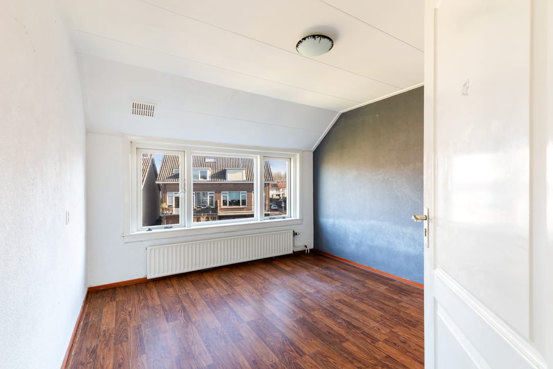 Spacious ground floor apartment with three floors and garden in Dordrecht — 22