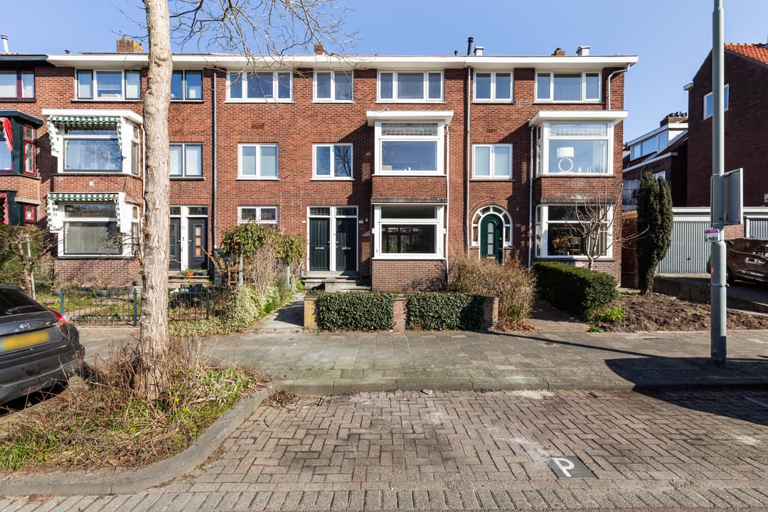 Spacious ground floor apartment with three floors and garden in Dordrecht — 26