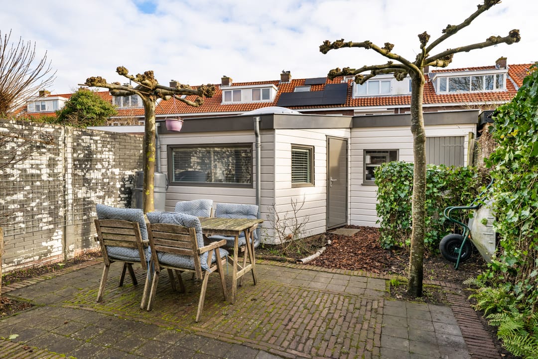 Spacious 1930s Family Home with Garden House in Haarlem — 25