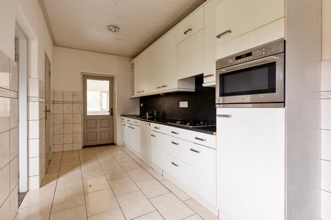 Detached home with potential on large plot near Mill — 16