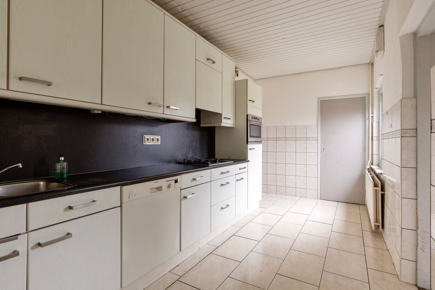 Detached home with potential on large plot near Mill — 18