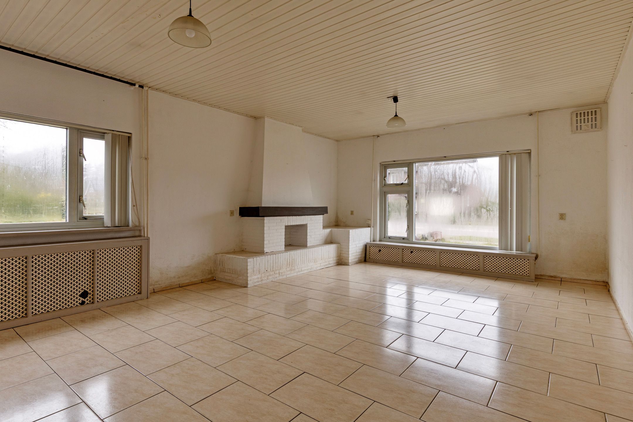 Detached home with potential on large plot near Mill — 20