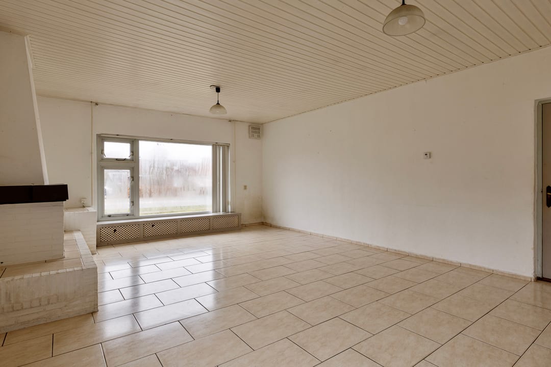 Detached home with potential on large plot near Mill — 21