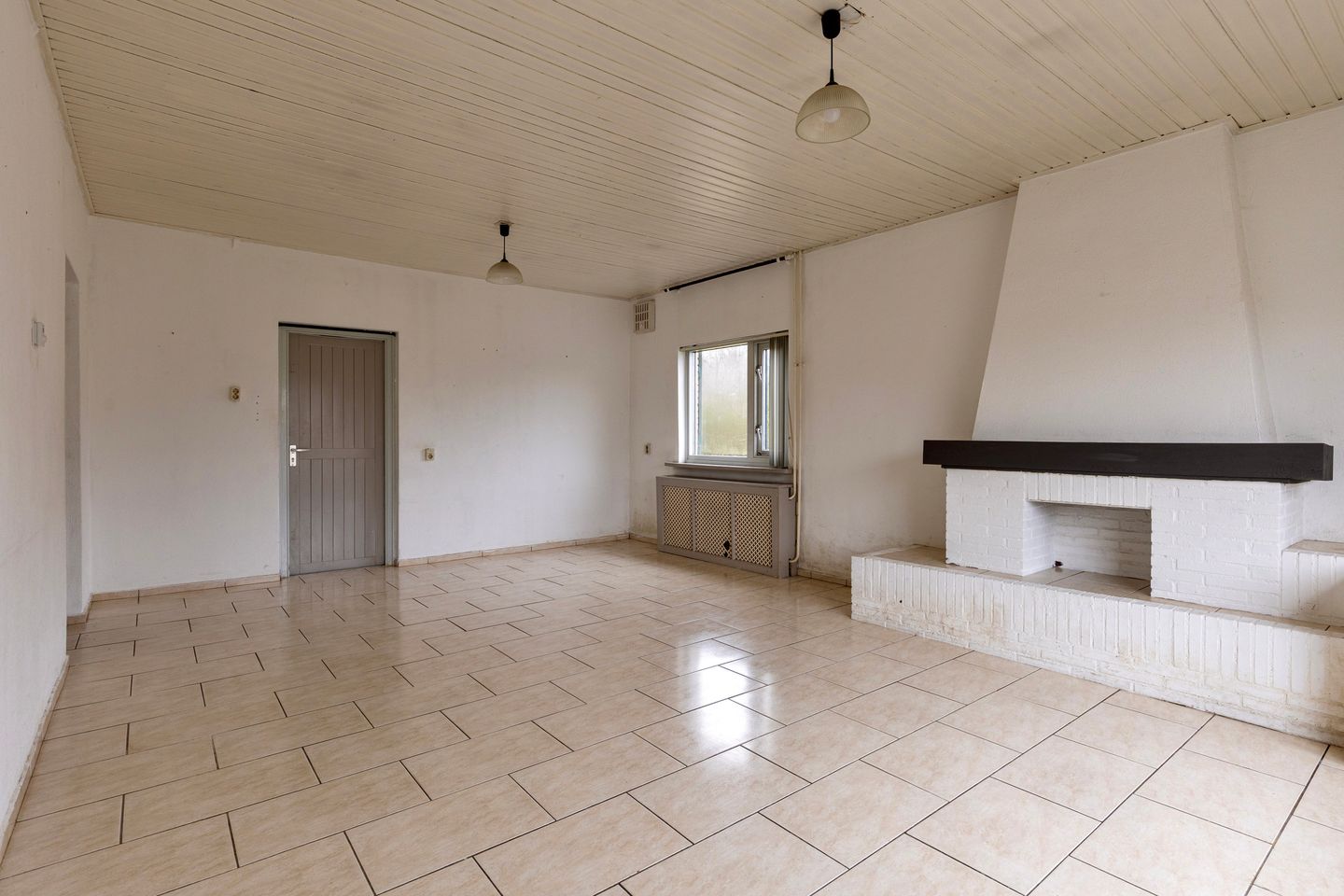 Detached home with potential on large plot near Mill — 22
