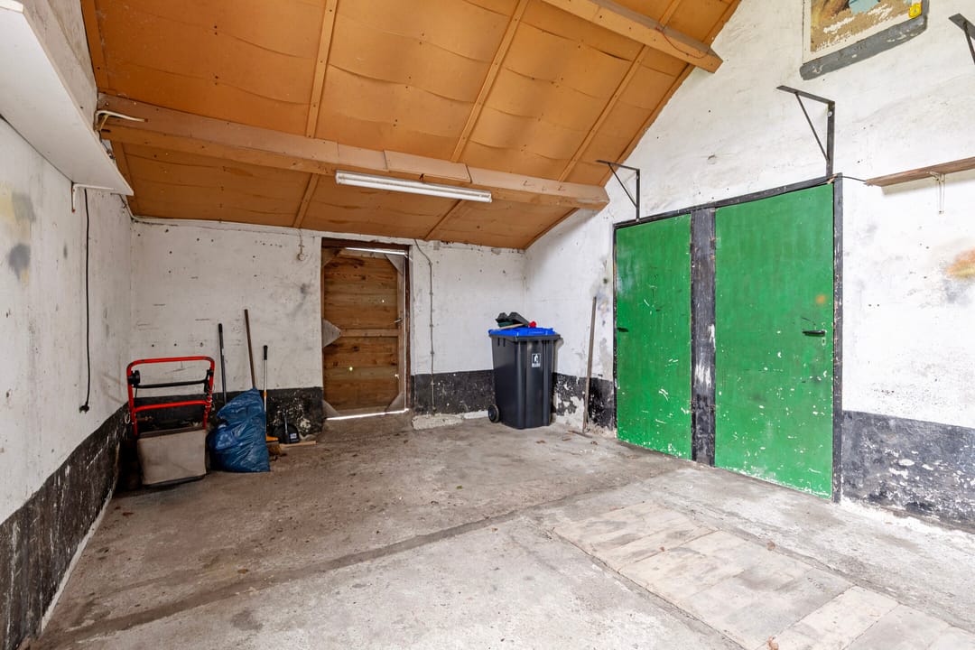 Detached home with potential on large plot near Mill — 32