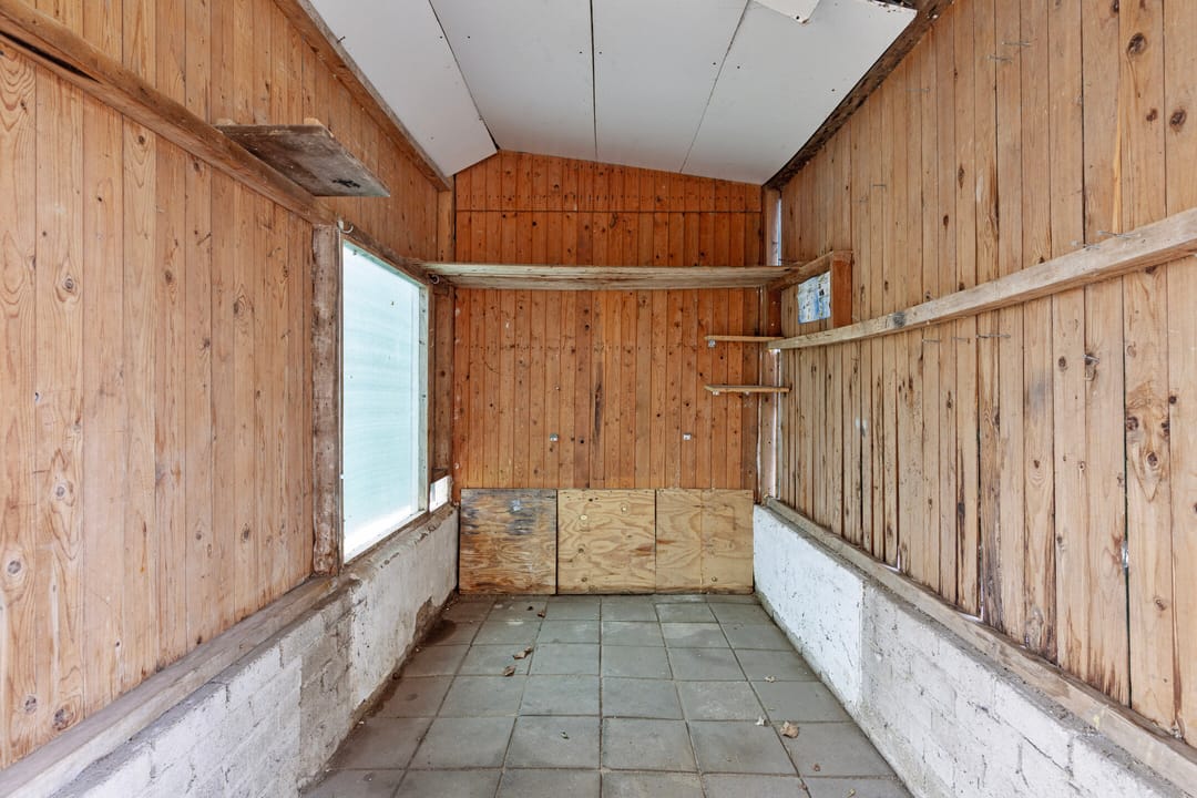 Detached home with potential on large plot near Mill — 34