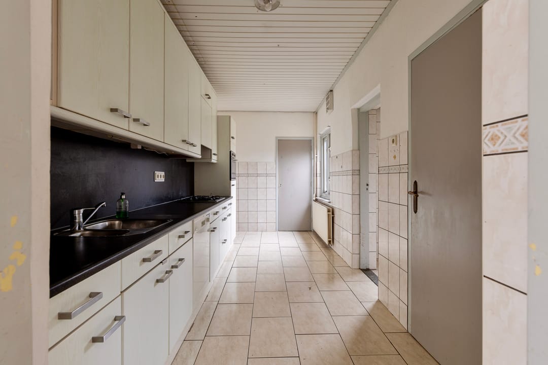 Detached home with potential on large plot near Mill — 19