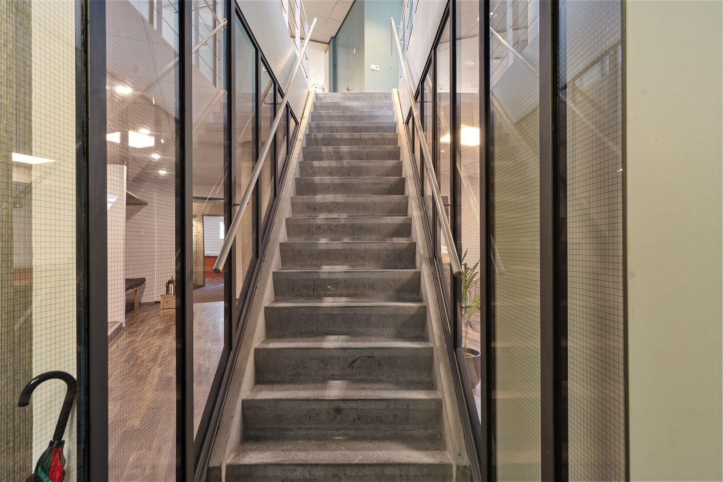 Bekijk foto 4 van Kalf 186-A