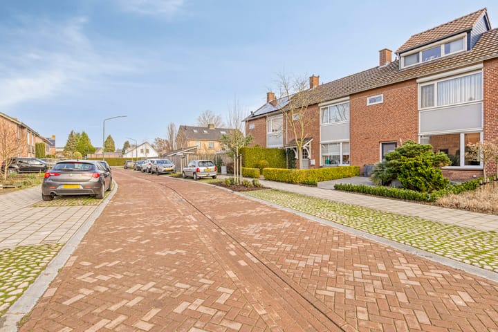 Photo 3 of Tolstraat 5