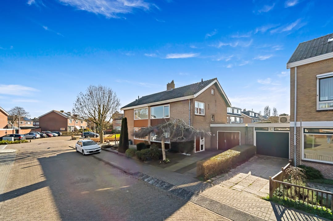 Foto 1 van Schoolplein 8