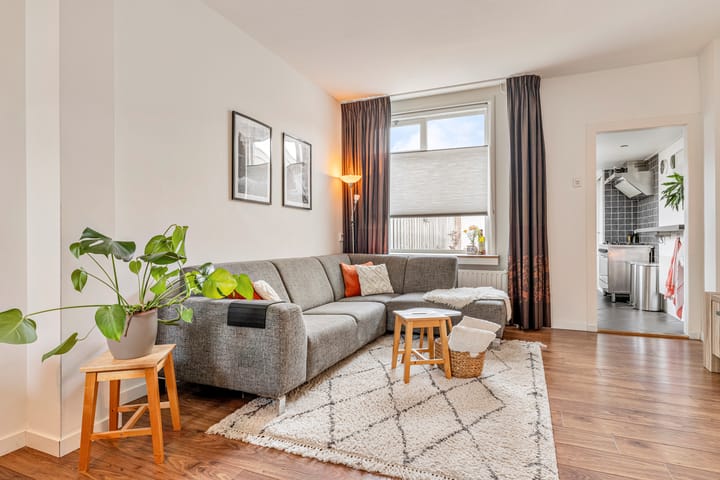 Photo 2 of Outshoornstraat 68