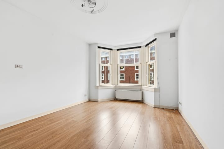 Photo 3 of Haarlemmermeerstraat 38-2